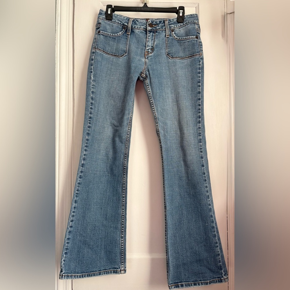 Levi's Low Boot Cut Light Wash Blue Flare denim Jeans for Women Sz; 6 Med